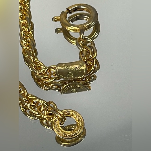 CHANEL Gold Engraved 'CC' Chain Chocker With The Box - Picture 9 of 11